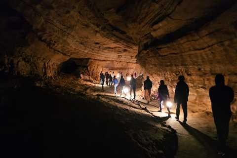 Great Onyx Lantern Tour in Mammoth Cave National Park