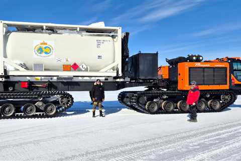 The Polar Retrospective – 10 tractors for Antarctica, iceberg calving triggered by tides, and..